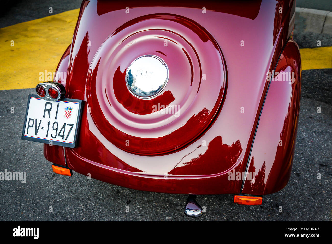 Antique car trunk hi-res stock photography and images - Alamy