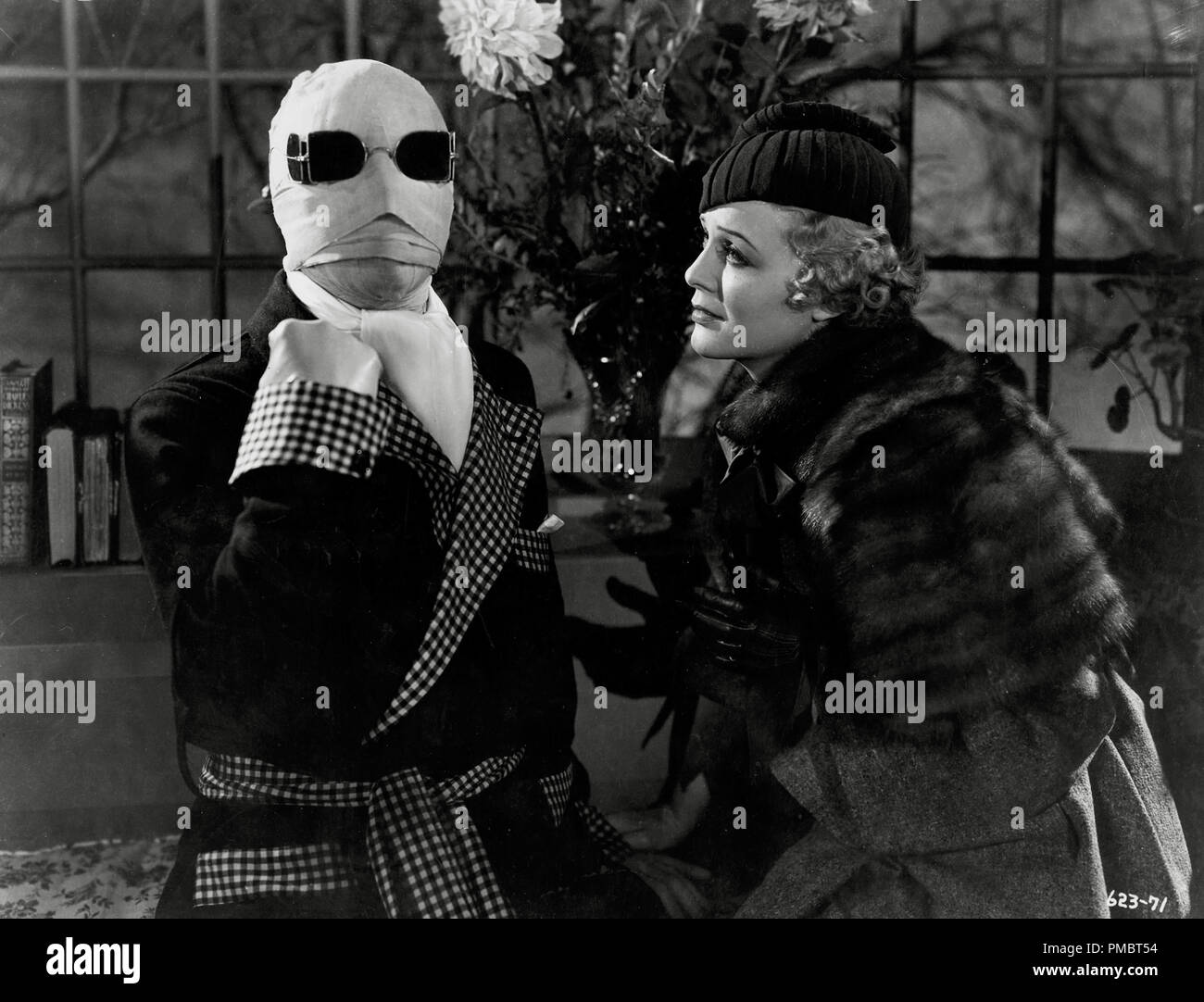 Claude Rains and Gloria Stuart, 'The Invisible Man' 1933 Universal  File Reference # 32914 285THA Stock Photo