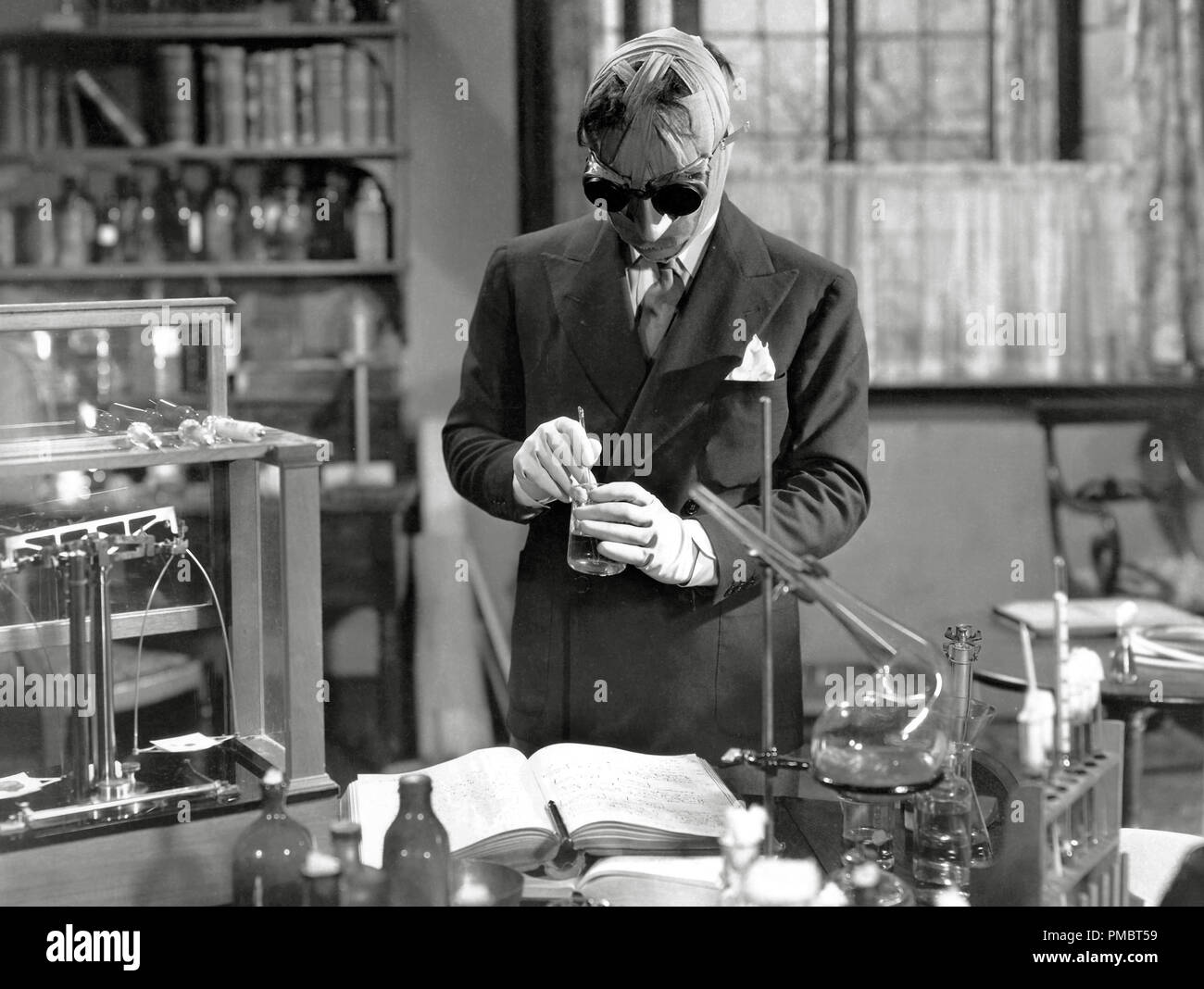 Claude Rains, 'The Invisible Man' 1933 Universal  File Reference # 32914 290THA Stock Photo