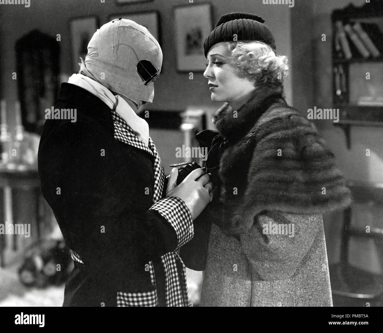 Claude Rains and Gloria Stuart, 'The Invisible Man' 1933 Universal  File Reference # 32914 291THA Stock Photo