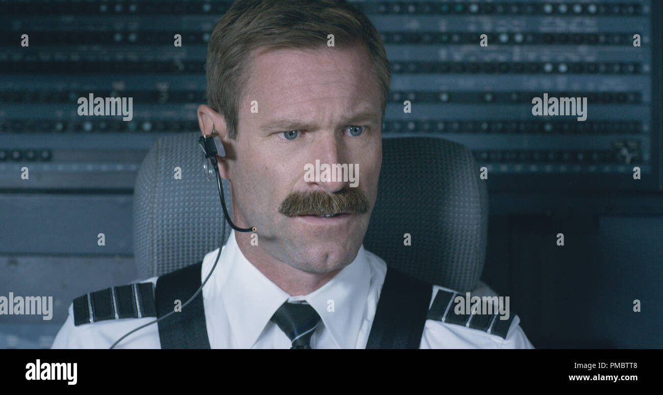 Jeff Skiles-AARON ECKHART "Sully" (2016) © 2016 WARNER BROS Stock Photo ...