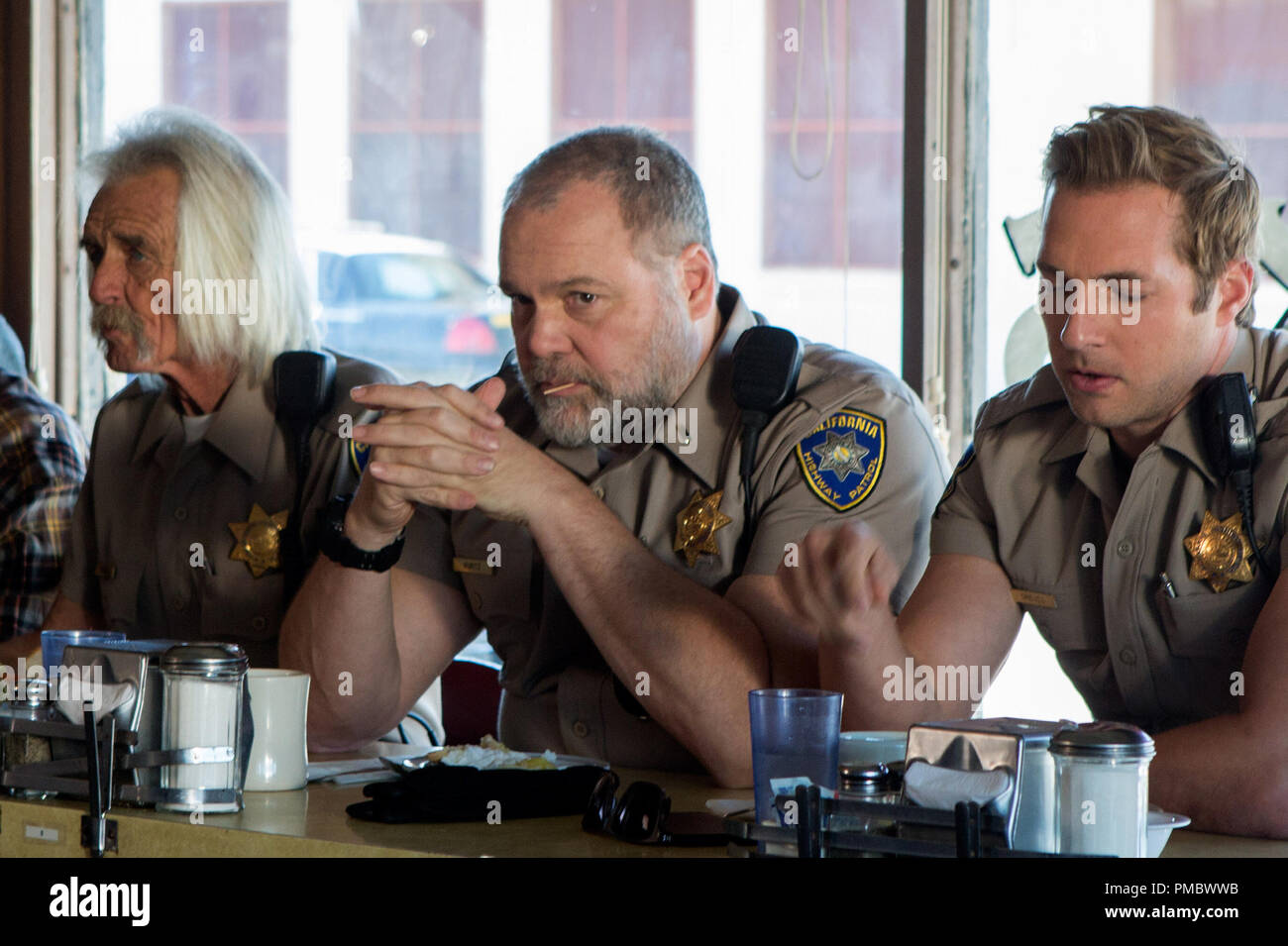 (CenterR) VINCENT D'ONOFRIO as Ray Kurtz and RYAN HANSEN as Brian