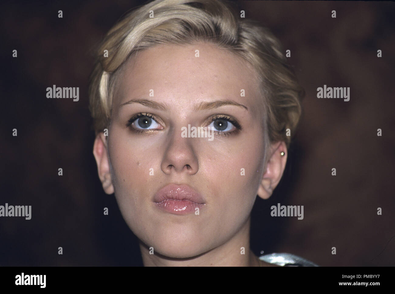 Press conference Portrait of Scarlett Johansson circa 2004 © JRC Photo Library/The Hollywood Archive (All Rights Reserved)  File Reference # 33480 280THA Stock Photo