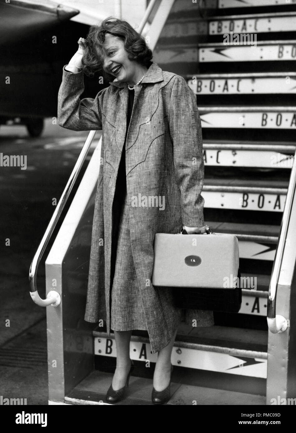 Tallulah Bankhead at airport, circa 1957 File Reference 33480 927THA