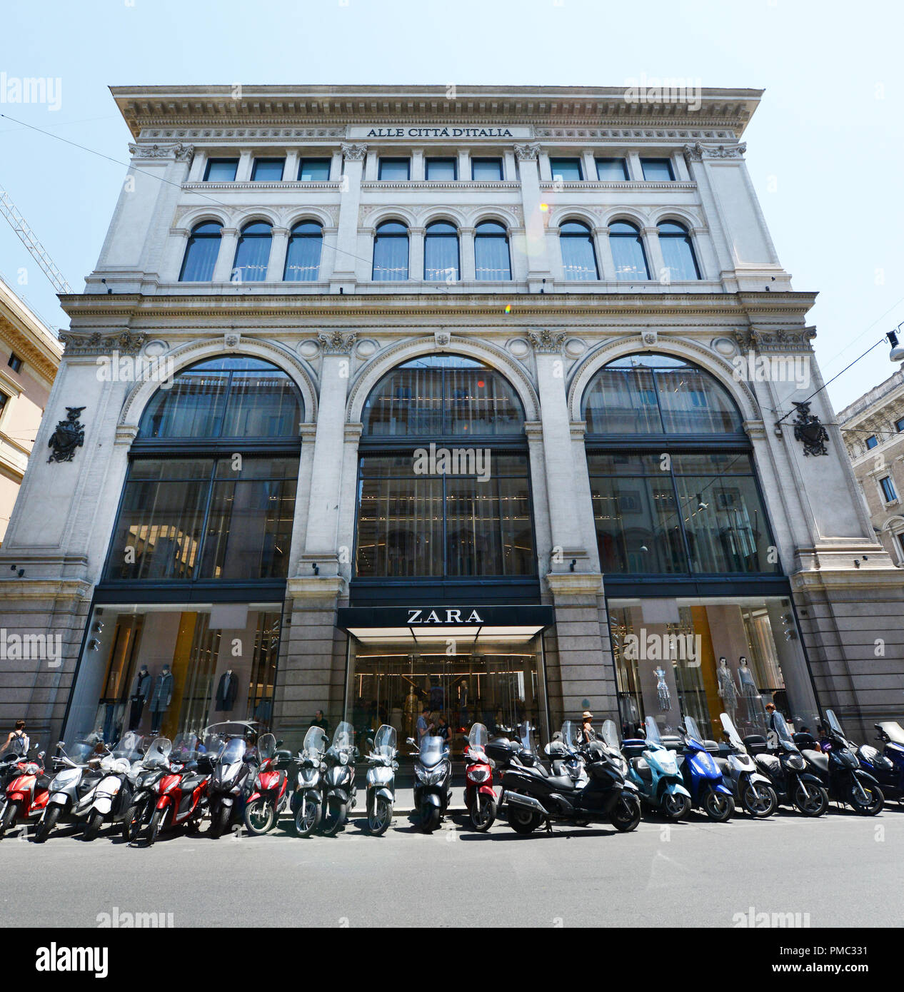 Zara italy hi-res stock photography and images - Alamy