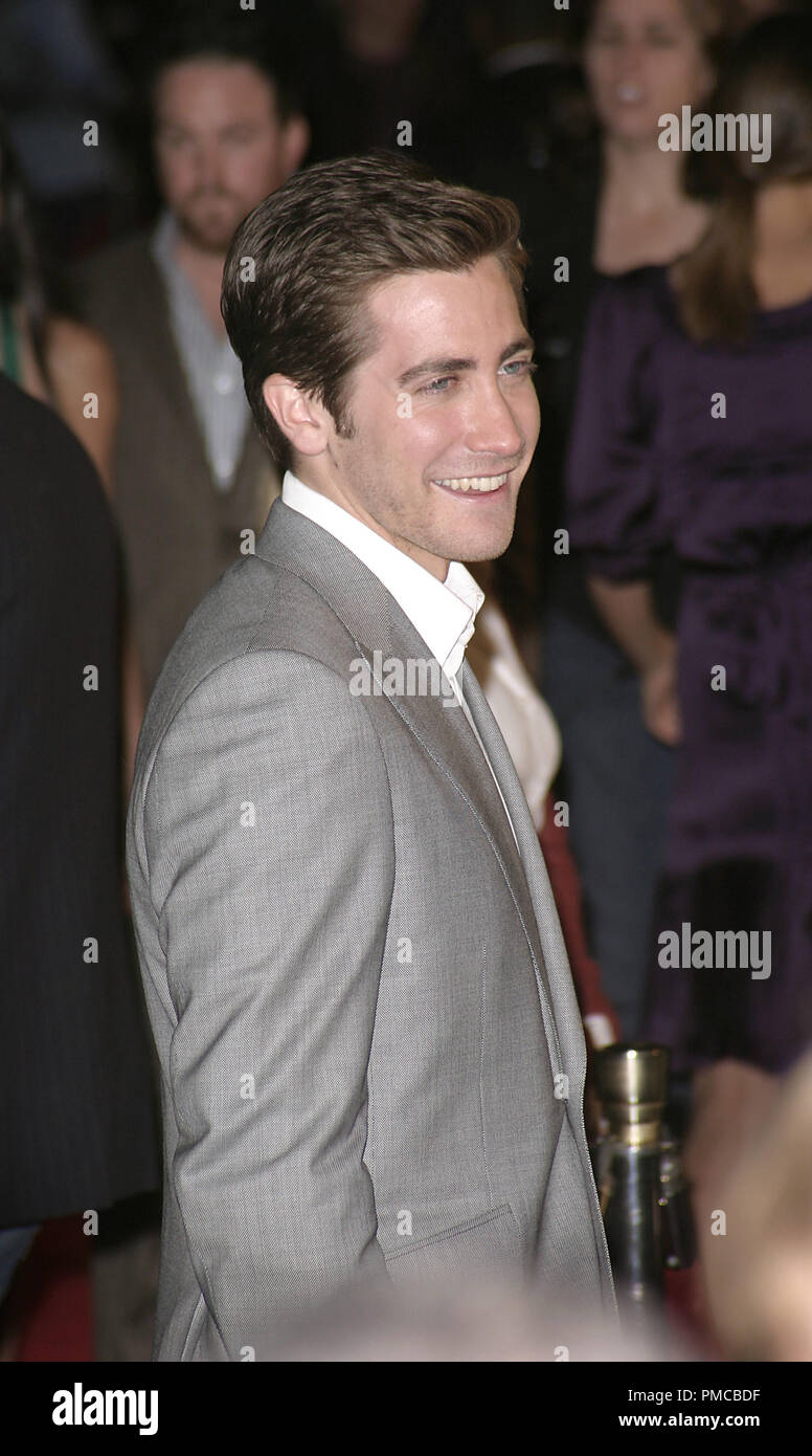 jarhead-premiere-jake-gyllenhaal-10-27-2005-arclight-hollywood