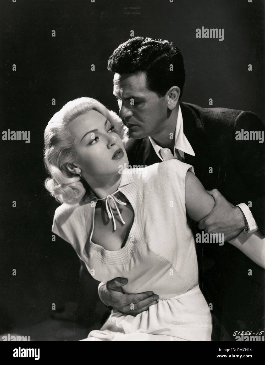 Lana Turner and John Garfield, in "The Postman Always Rings Twice" (MGM,  1946). File Reference # 33635 259THA Stock Photo - Alamy