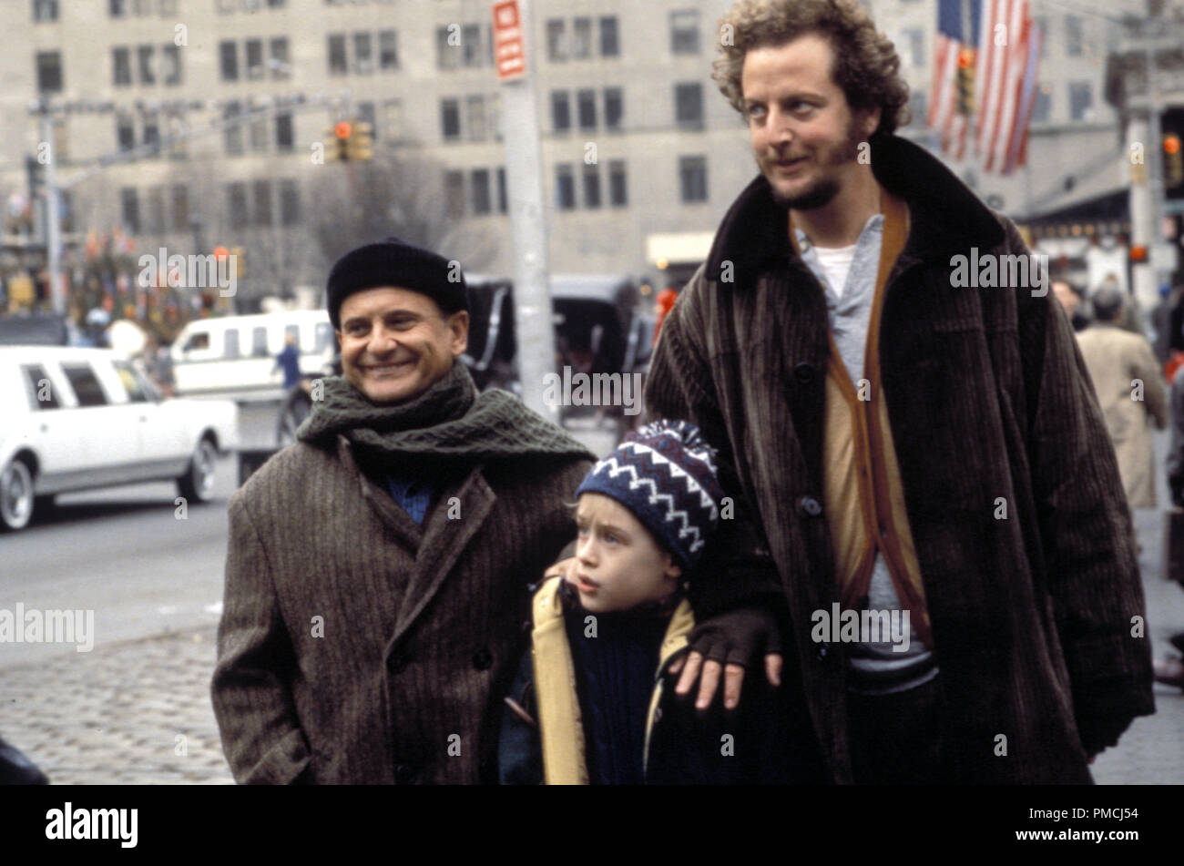 'Home Alone 2: Lost in New York' Joe Pesci, Macaulay Culkin, Daniel Stern © 1992 20th Century Fox Photo by Don Smetzer Stock Photo