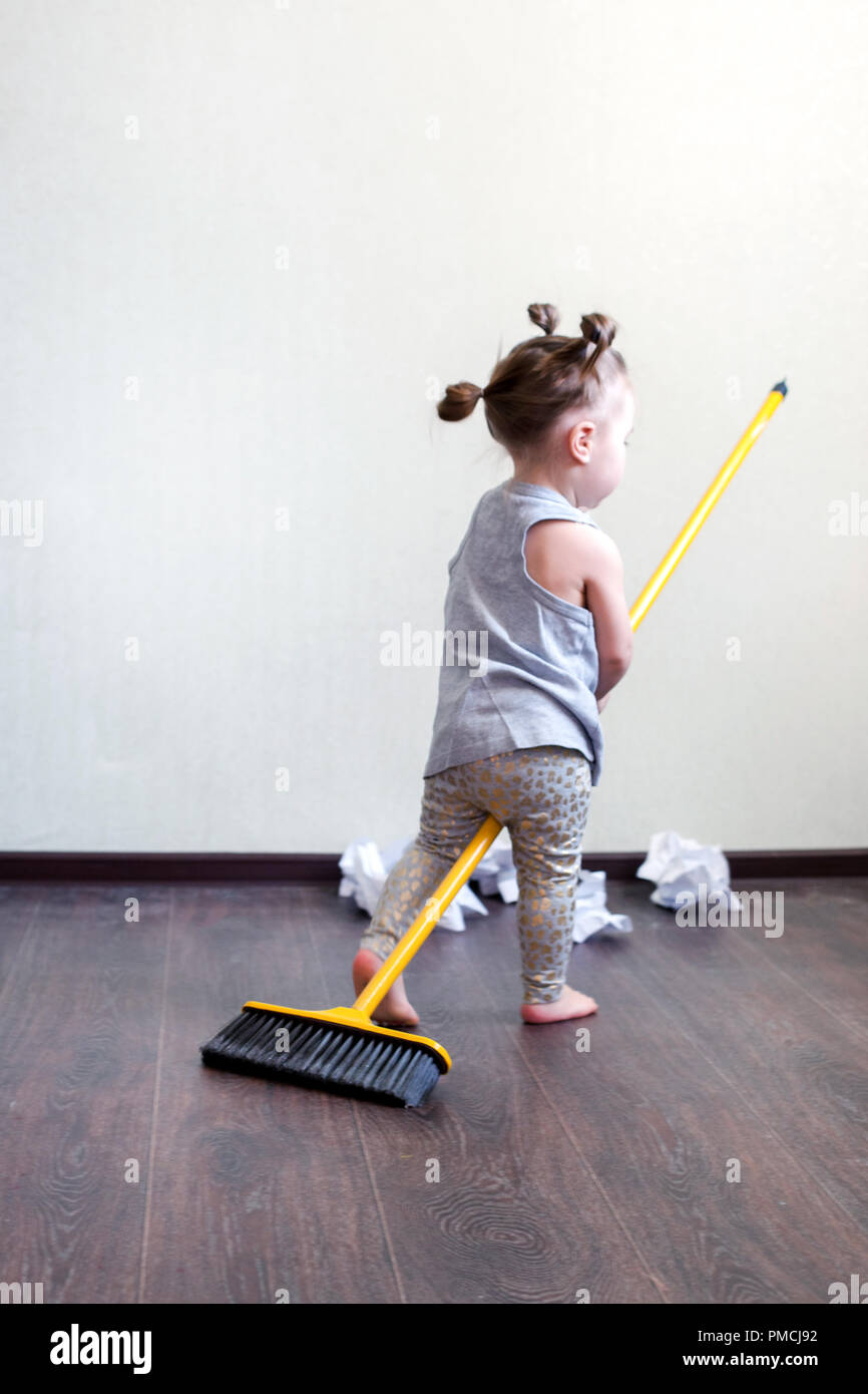 How awesome is that?!the cutest girl can help mom clean the floors with her  #kidscleancar. 