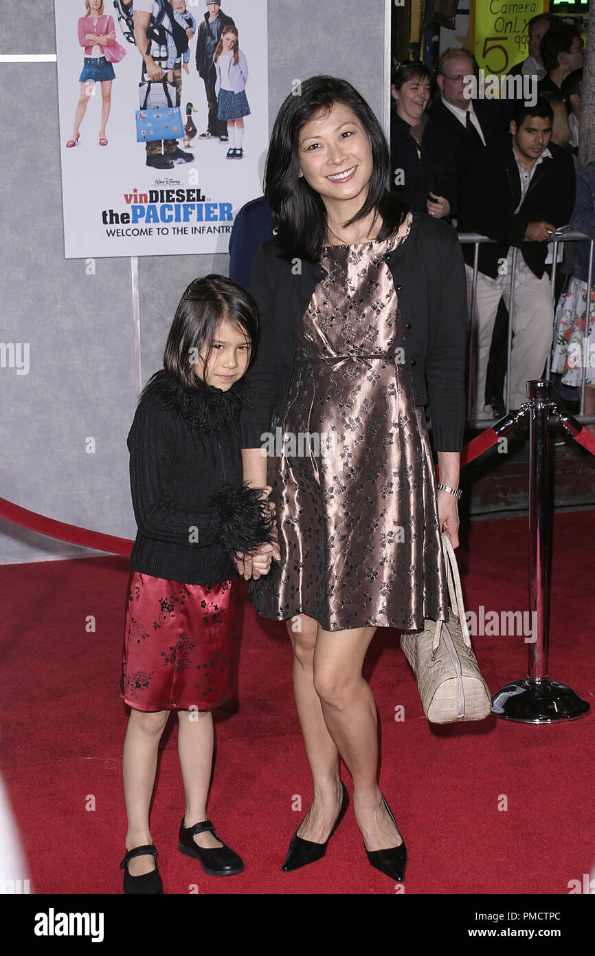'The Pacifier' (Premiere) Mung-Ling Tsui and daughter 3-1-2005 / El Capitan, Hollywood, CA Photo by Joseph Martinez - All Rights Reserved   File Reference # 22267 0026PLX  For Editorial Use Only - Stock Photo