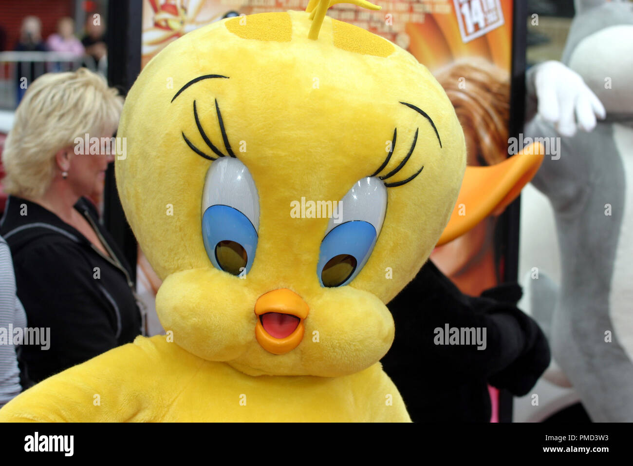 Tweety cartoon hi-res stock photography and images - Alamy
