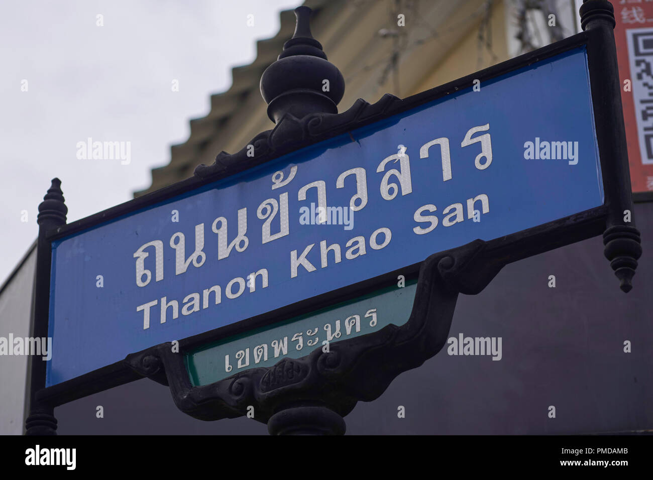 Street sign for Thanon Khao San (Khaosan Road), the backpacker centre in Bangkok Stock Photo