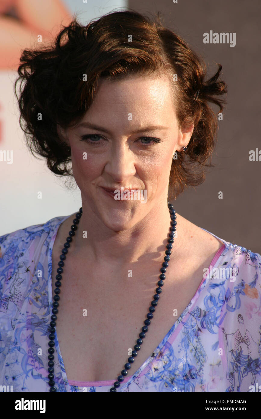 Joan cusack raising helen 2004 hires stock photography and images Alamy