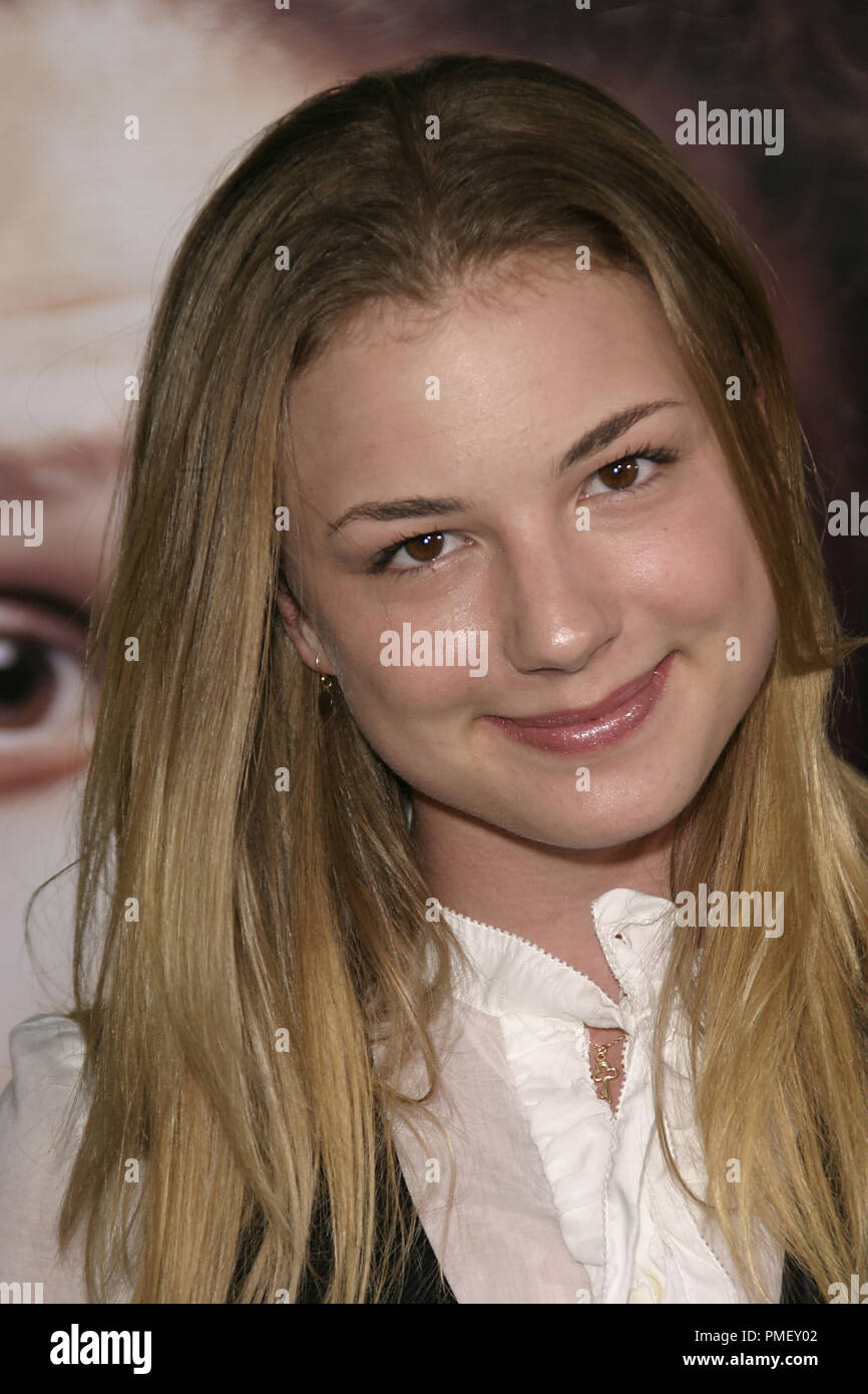 "Knocked Up" (Premiere) Emily VanCamp 5-21-2007 / Mann's Village