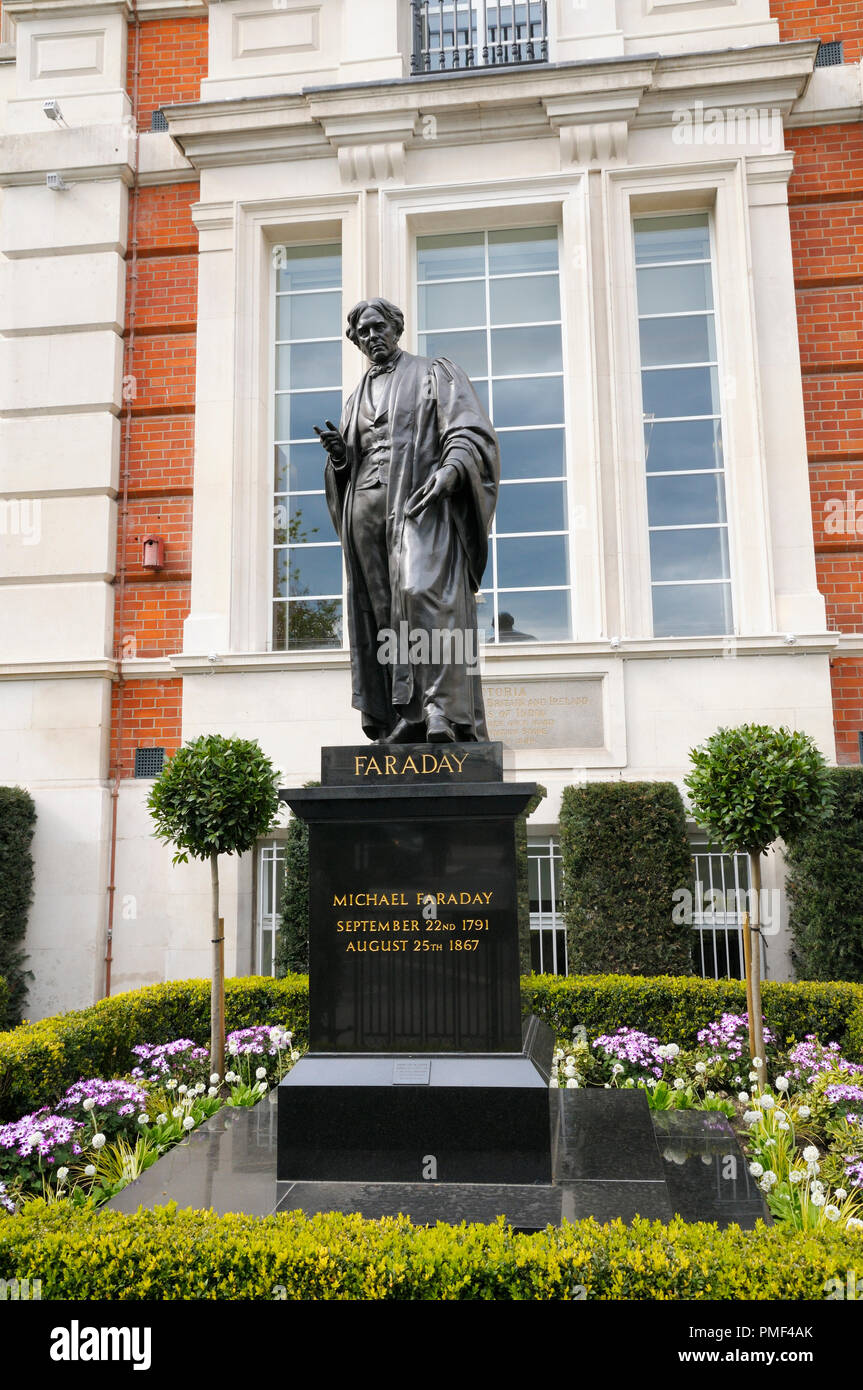 Michael Faraday statue outside the Institution of Engineering and Technology, Savoy Place, London, England, UK Stock Photo