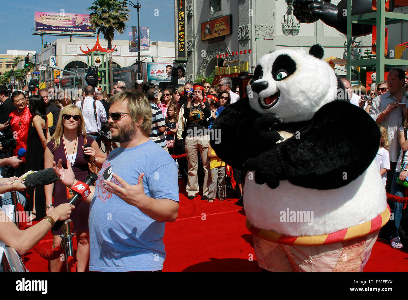 Los Angeles, CA, USA. 16th Jan, 2016. Jack Black, son Samuel Jason Black at  arrivals for KUNG FU PANDA 3 Premiere, TCL Chinese 6 Theatres (formerly  Grauman's), Los Angeles, CA January 16