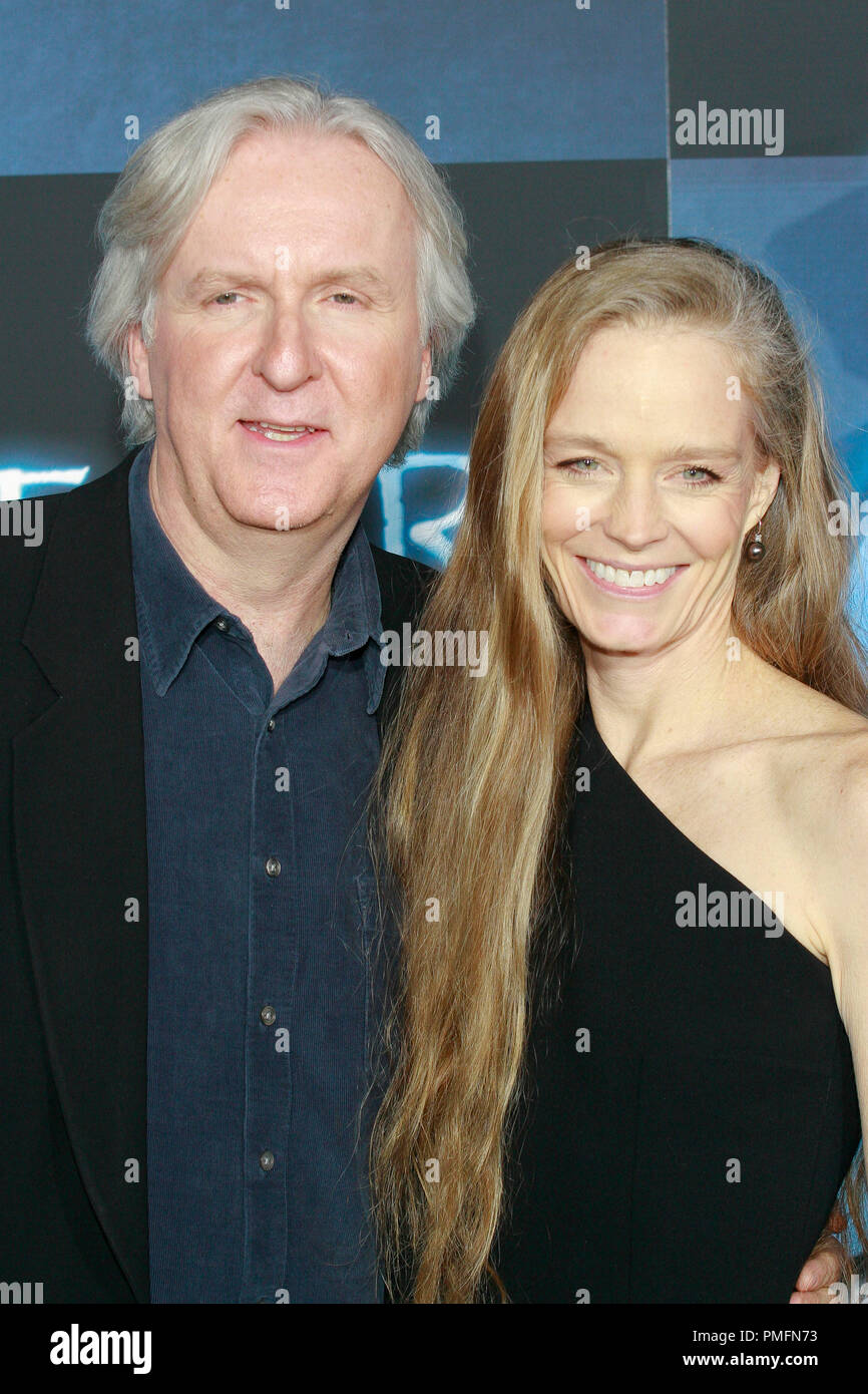 Director James Cameron and Suzy Amis at the Premiere of 20th Century Fox's 'Avatar'. Arrivals held at Grauman's Chinese Theatre in Hollywood, CA December16, 2009.  Photo by: Joseph Martinez/PictureLux File Reference # 30105 069PLX   For Editorial Use Only -  All Rights Reserved Stock Photo
