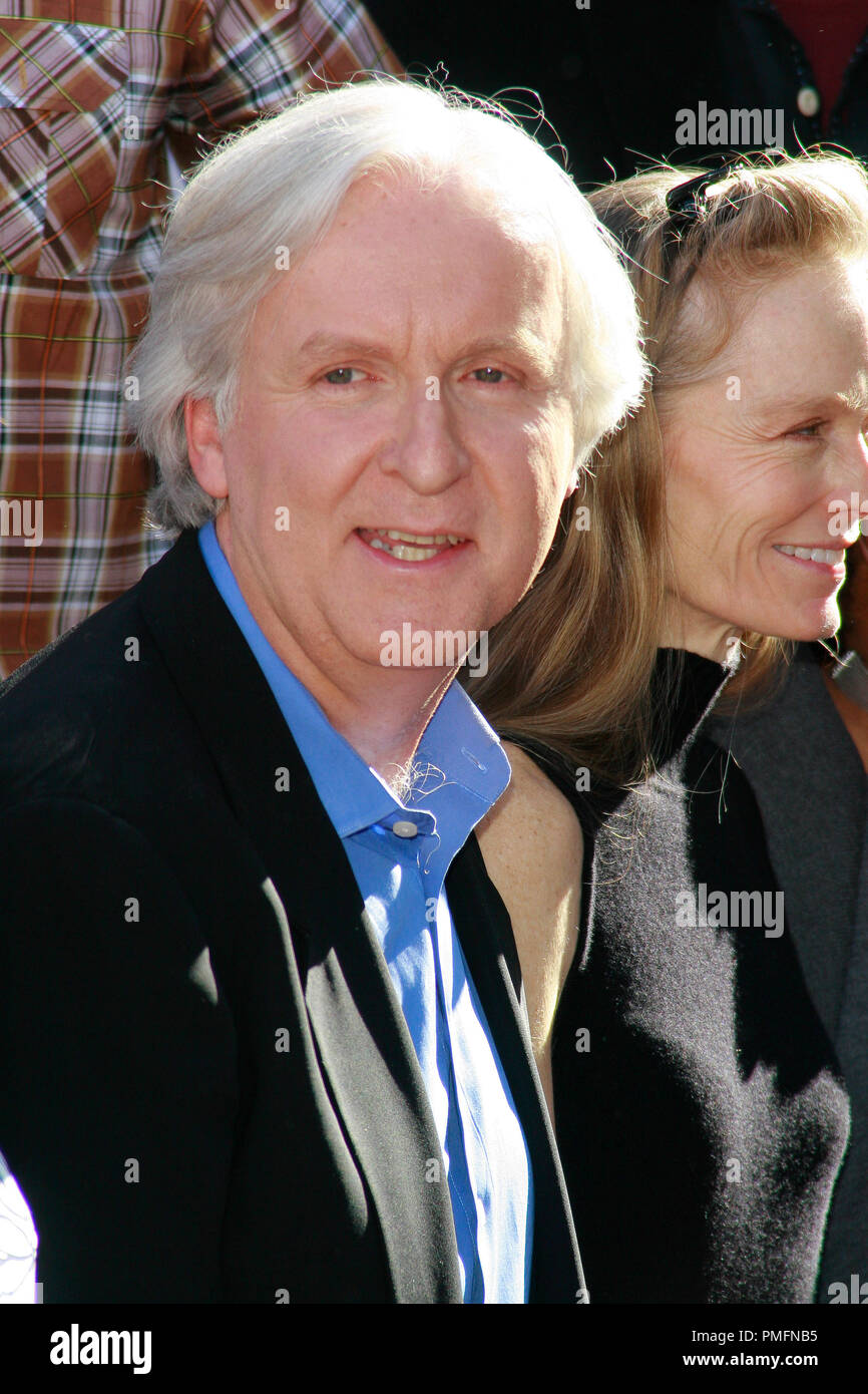 James Cameron and wife Suzy Amis at the Hollywood Chamber of Commerce ceremony to honor him with the 2,396th star on the Hollywood Walk of Fame in Hollywood, CA, December 18, 2009. Photo by Picturelux File Reference # 30106 30PLX   For Editorial Use Only -  All Rights Reserved Stock Photo