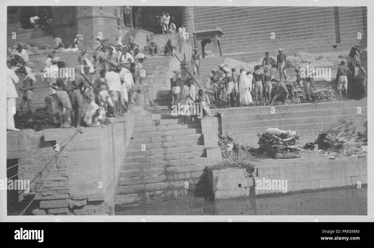 Two men wearing white funeral hi-res stock photography and images - Alamy, image size:1300x864