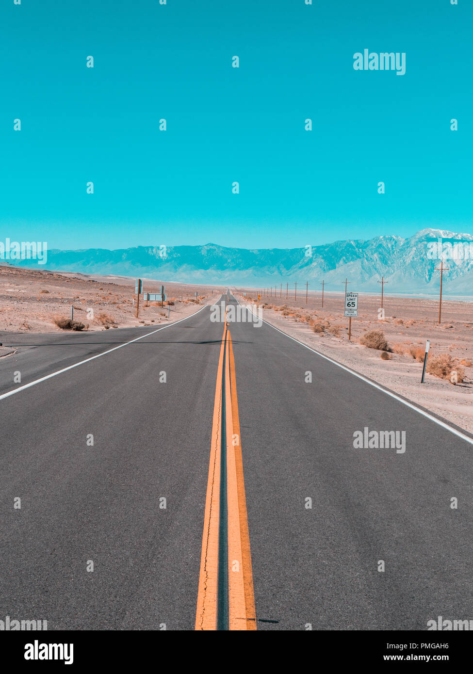 Lonely desert road hi-res stock photography and images - Alamy