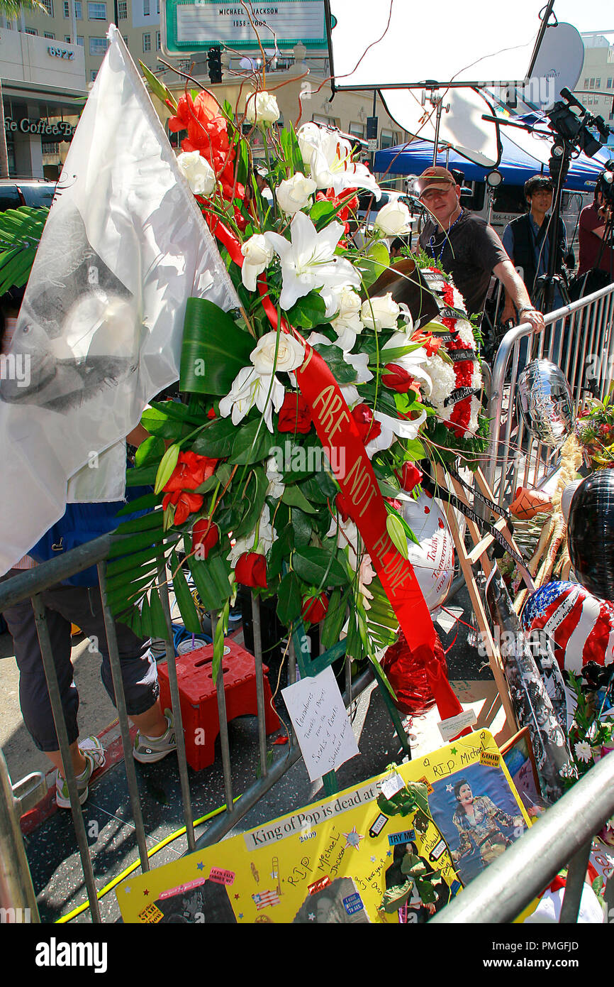 Media and fans converge on the Hollywood walk of fame to pay their respects to Michael Jackson at the make-shift shrine created on top of his Star in front of Grauman's Chinese Theatre in Hollywood, CA, June 27, 2009.  © Joseph Martinez / Picturelux - All Rights Reserved  File Reference # 30035 015PLX   For Editorial Use Only -  All Rights Reserved Stock Photo