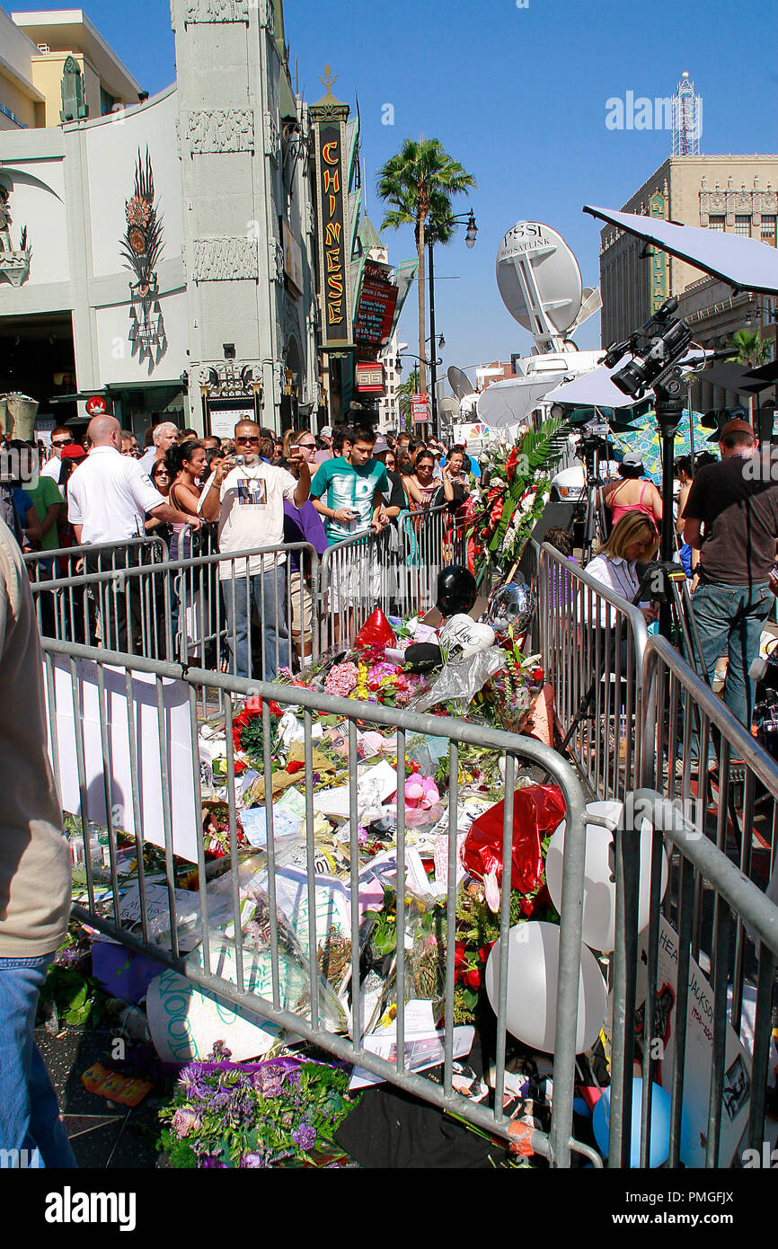 Media and fans converge on the Hollywood walk of fame to pay their respects to Michael Jackson at the make-shift shrine created on top of his Star in front of Grauman's Chinese Theatre in Hollywood, CA, June 27, 2009.  © Joseph Martinez / Picturelux - All Rights Reserved  File Reference # 30035 021PLX   For Editorial Use Only -  All Rights Reserved Stock Photo
