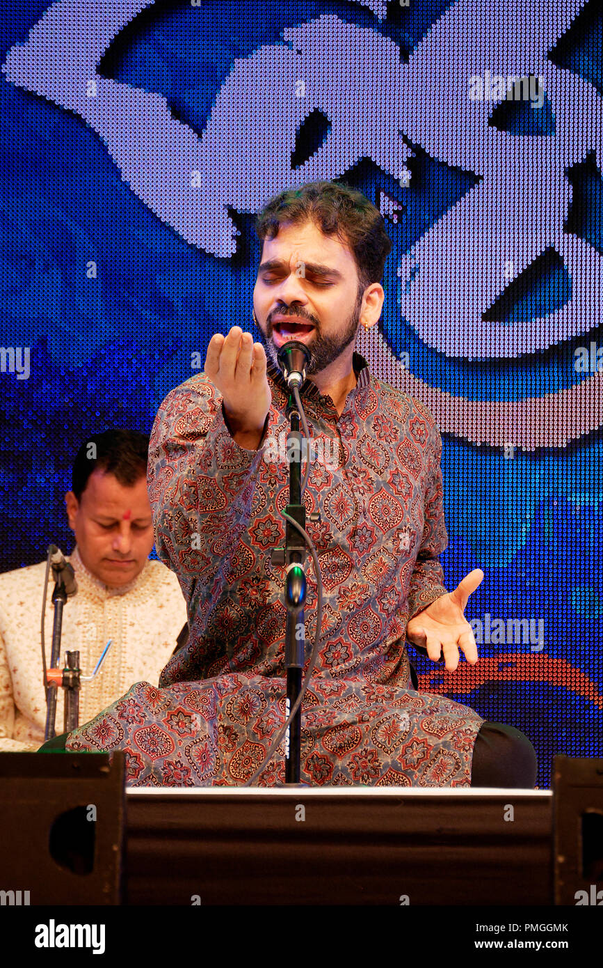 Rahul Deshpande singing Indian Classical vocal abhang/ bhajans during Bolava Vithala program, Mumbai 2018 Stock Photo