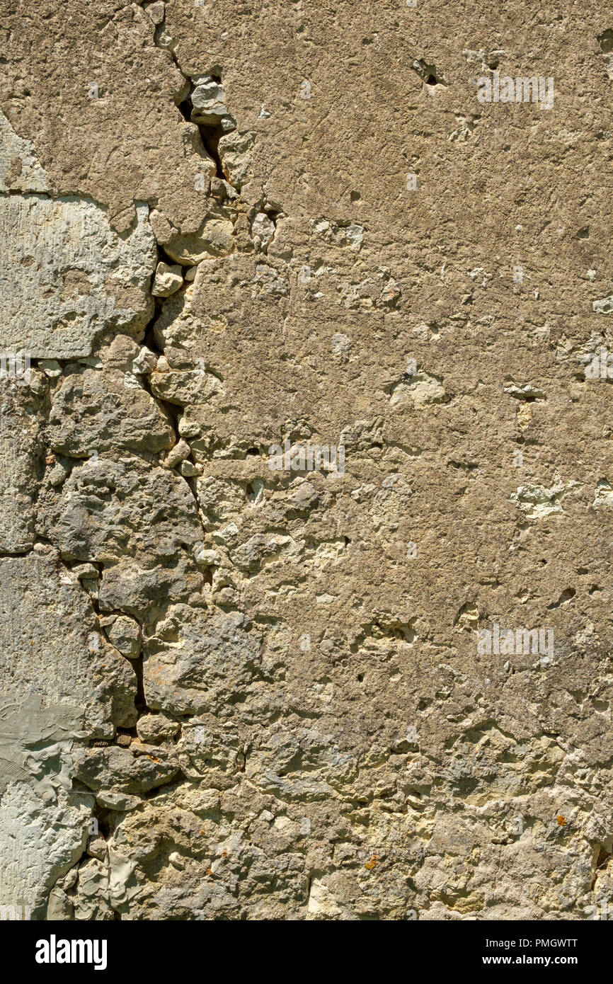 Crack in an exterior wall hi-res stock photography and images - Alamy