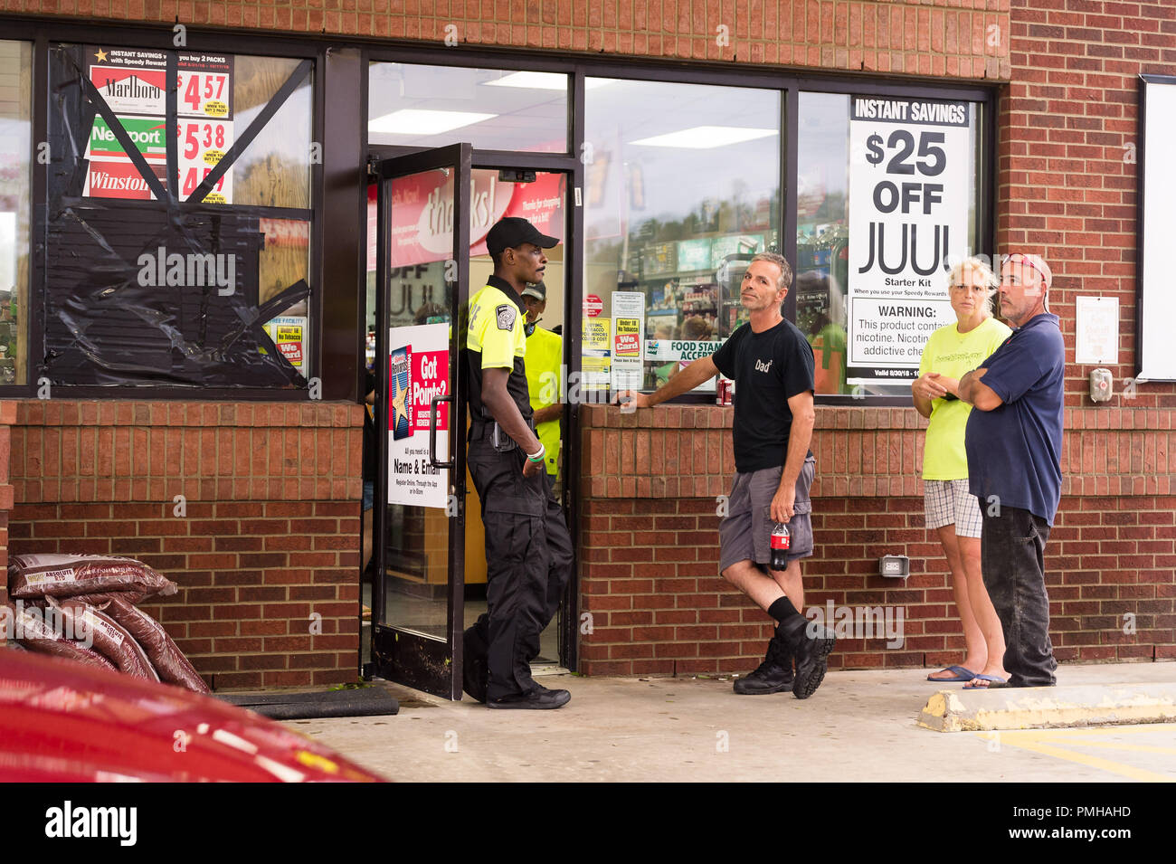 Maryland, USA. 16th Sep, 2018. September 16, 2018, Newport, NC- Local and US Military police were on guard and organizing distribution of fuel at Speedway fueling station on US-70 at Roberts Rd. Credit: Michael Jordan/ZUMA Wire/Alamy Live News Stock Photo
