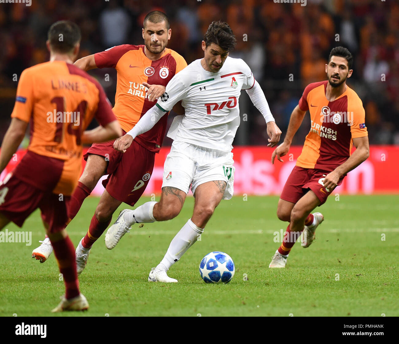 180919) -- ISTANBUL, Sept. 19, 2018(Xinhua) -- Vedran Corluka (2nd R) of  Lokomotiv Moscow competes during the 2018-2019 UEFA Champions League Group  D match between Turkey's Galatasaray and Russia's Lokomotiv Moscow in