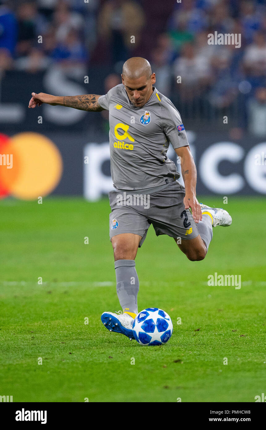18 September 2018, North Rhine-Westphalia, Gelsenkirchen: Soccer: Champions League, FC Schalke 04 - FC Porto, Group stage, Group D, Matchday 1 in the Veltins Arena. Portos Maxi Pereira on the ball. Photo: Guido Kirchner/dpa Stock Photo