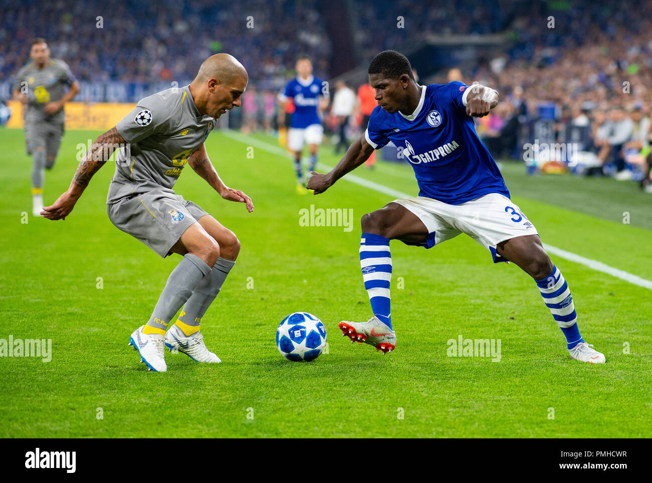 18 September 2018, North Rhine-Westphalia, Gelsenkirchen: Soccer: Champions League, FC Schalke 04 - FC Porto, Group stage, Group D, Matchday 1 in the Veltins Arena. Schalkes Breel Embolo (r) and Portos Maxi Pereira are fighting for the ball. Photo: Guido Kirchner/dpa Stock Photo