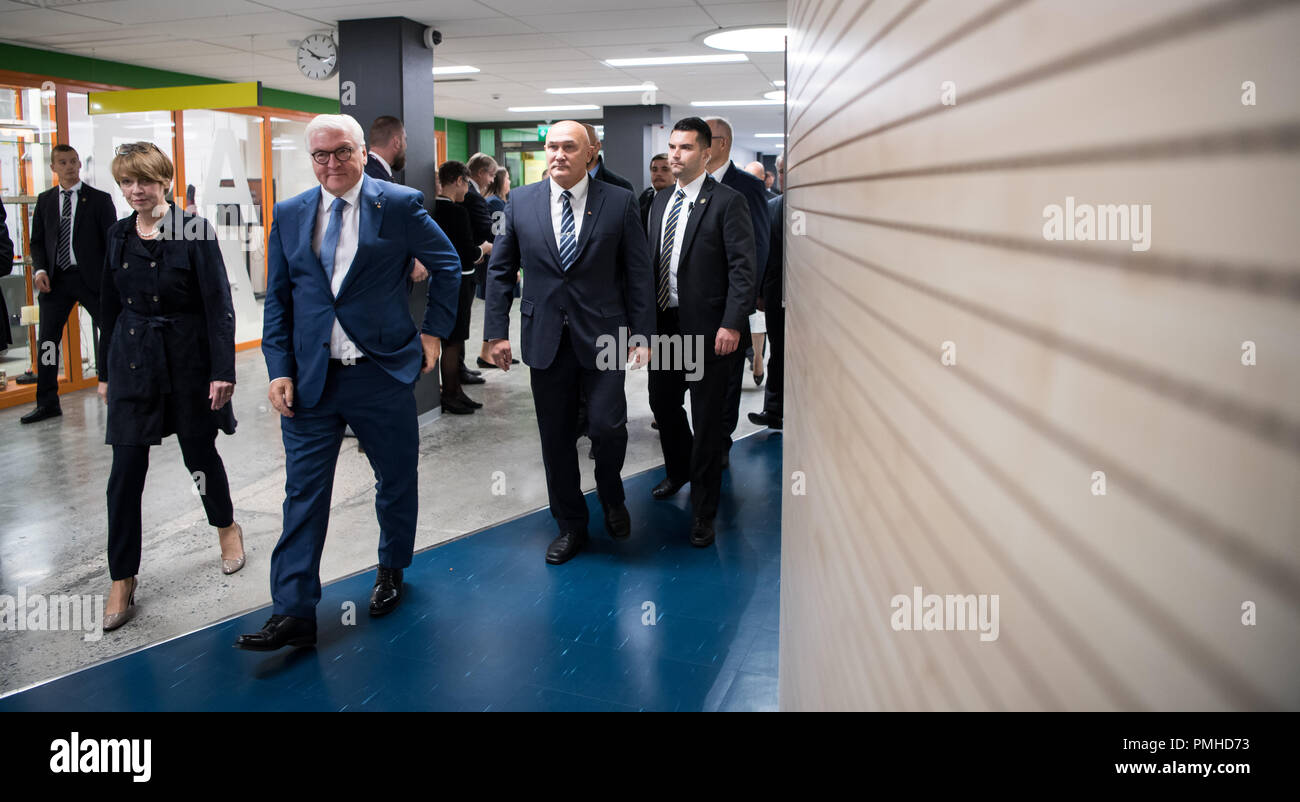 Oulu, Finland. 19th Sep, 2018. Federal President Frank-Walter Steinmeier (2nd from left) and his wife Elke Büdenbender (l) visit the University of Oulu. President Steinmeier and his wife Elke are on a three-day state visit to Finland. Credit: Bernd von Jutrczenka/dpa/Alamy Live News Stock Photo