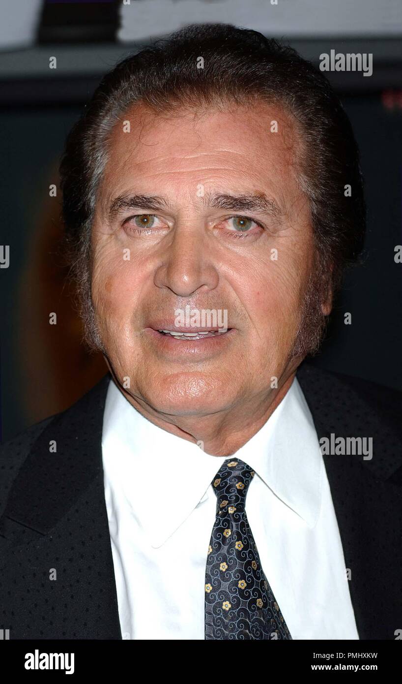 London Engelbert Humperdinck Signing Copies Of Engelbert His Greatest Love Songs And Single Please Release Me Universal Music Boss Brain Berg Attended The Signing To Surprise Humperdinck With A Presentation Of A