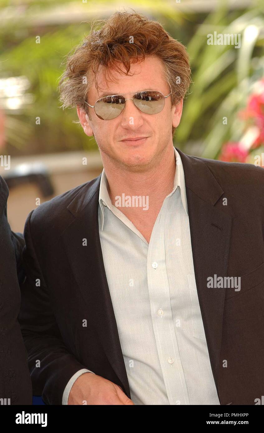 France. Sean Penn at the "Assassination of Richard Nixon" photocall at the 57th Cannes Film Festival. Cannes. 16 May 2004 Ref:LMK34-9-180504 ©Cannamela/Landmark/MediaPunch Stock Photo