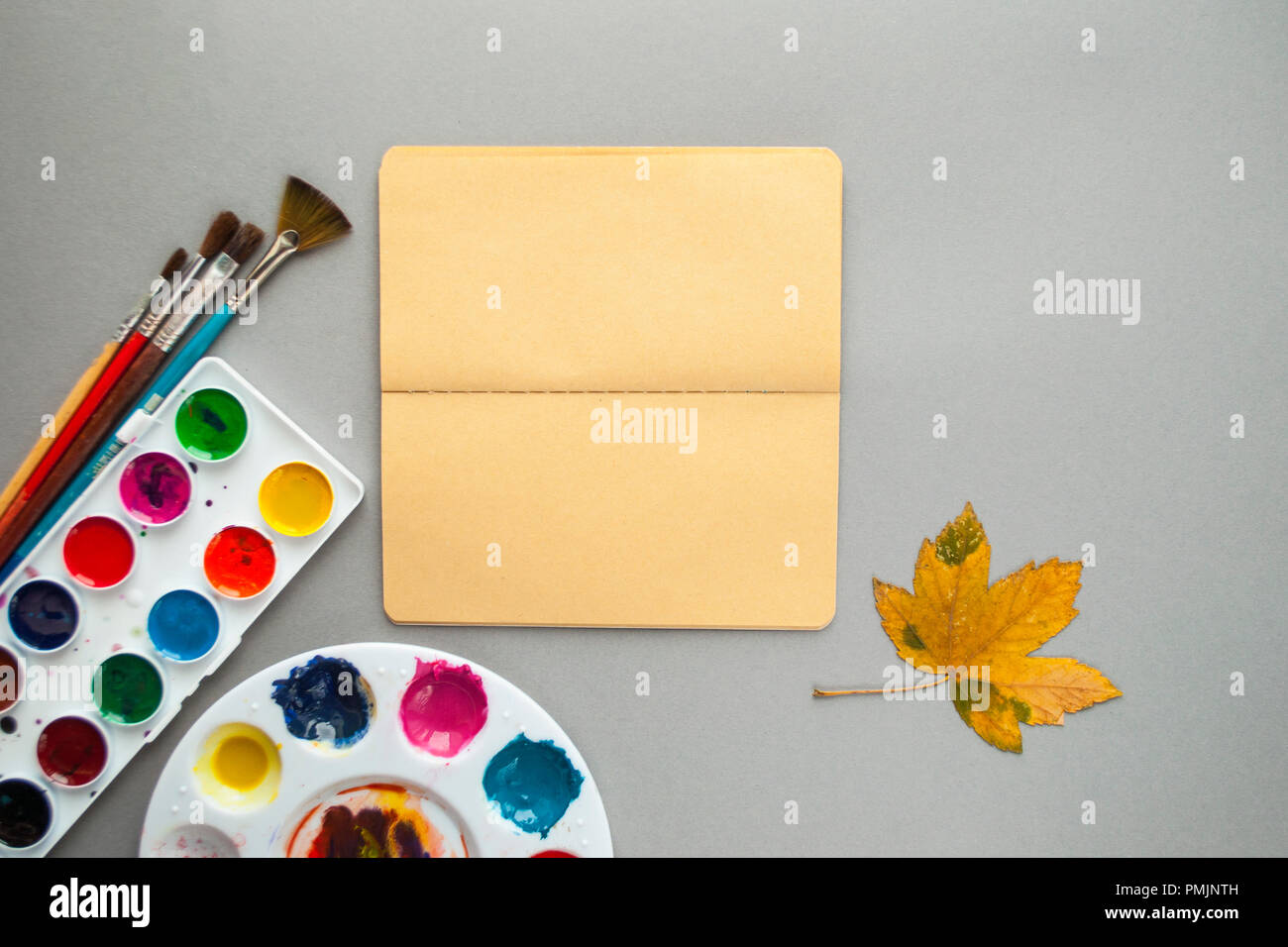 Sketchbook and paint hi-res stock photography and images - Alamy