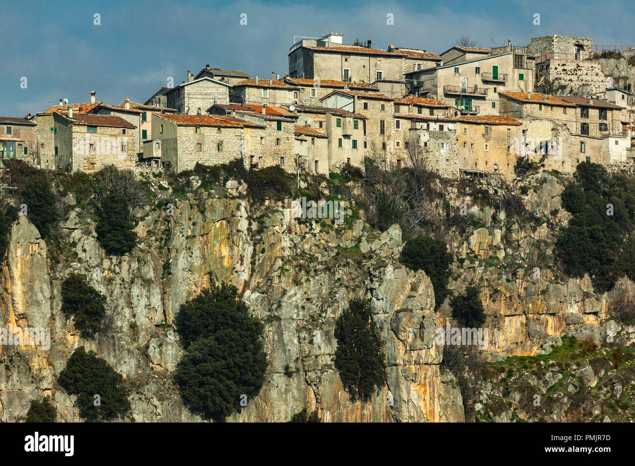 village on the edge of clift. Pietrasecca, Abruzzo Stock Photo