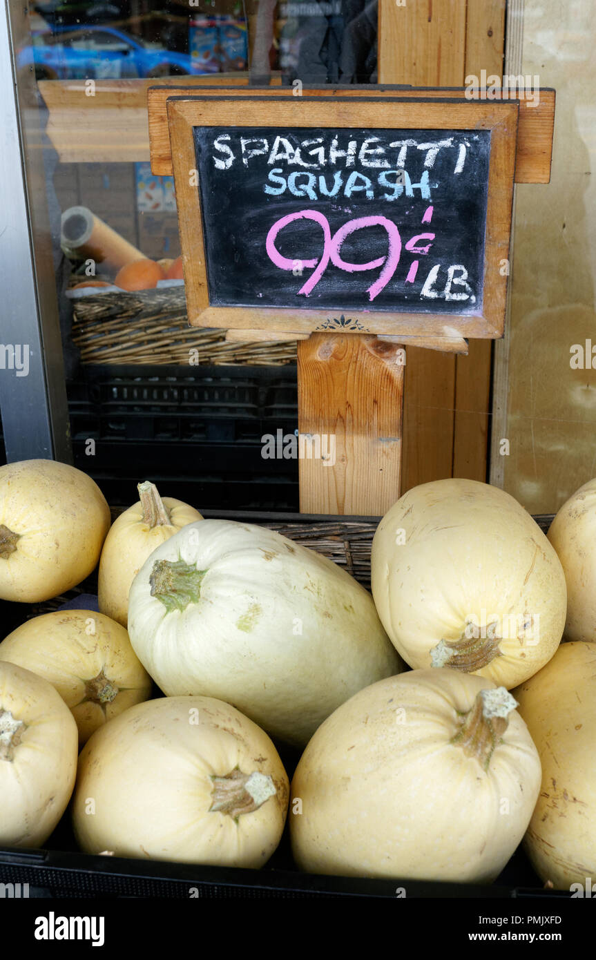 Spaghetti squash hires stock photography and images Alamy
