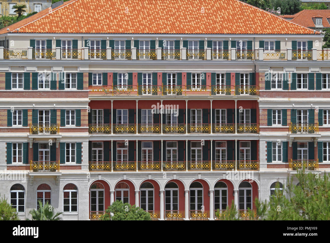 Colonial Style Balconies Facade at Old Hotel Building Stock Photo - Alamy