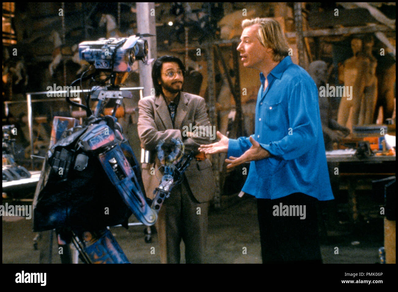 short circuit 2 stock photos \u0026 short circuit 2 stock images alamyprod db © tristar dr appelez moi johnny 5 (short circuit 2)