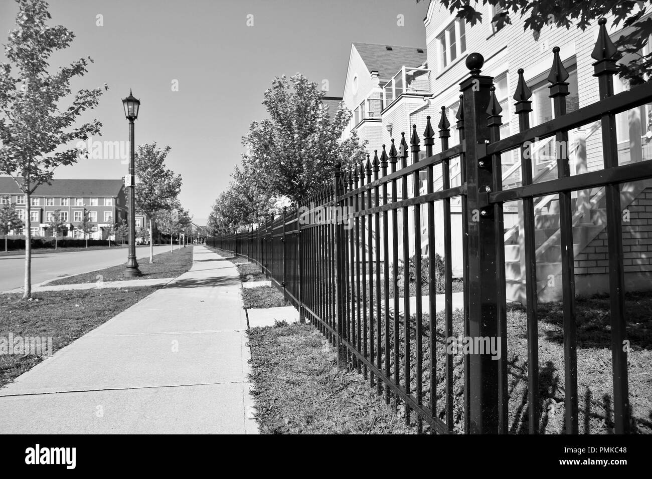 Suburban semi detached detached housing Black and White Stock Photos
