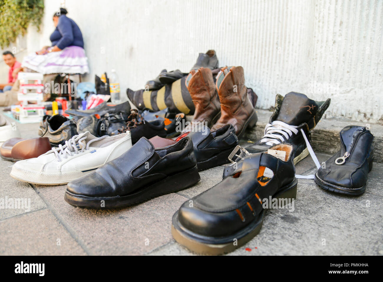 Shoe street vendor Stock Photo Alamy