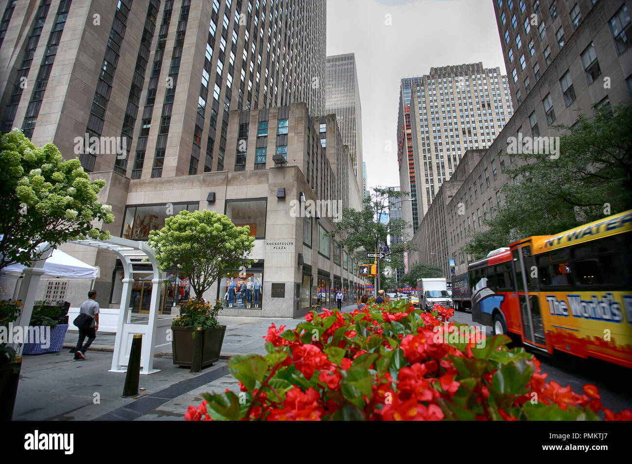 New York, USA – August 23, 2018: View on 34 W 50th Street, Rockefeller ...