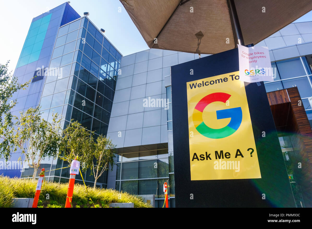 August 19, 2018 Mountain View / CA / USA - Modern buildings at the Google's main headquarters, the Googleplex campus, in Silicon Valley Stock Photo