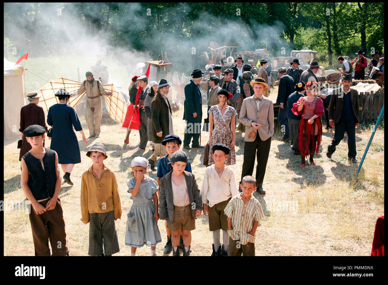 Au Diable Staline Vive Les Mariés Jongleur Stock Photos & Jongleur Stock Images - Alamy