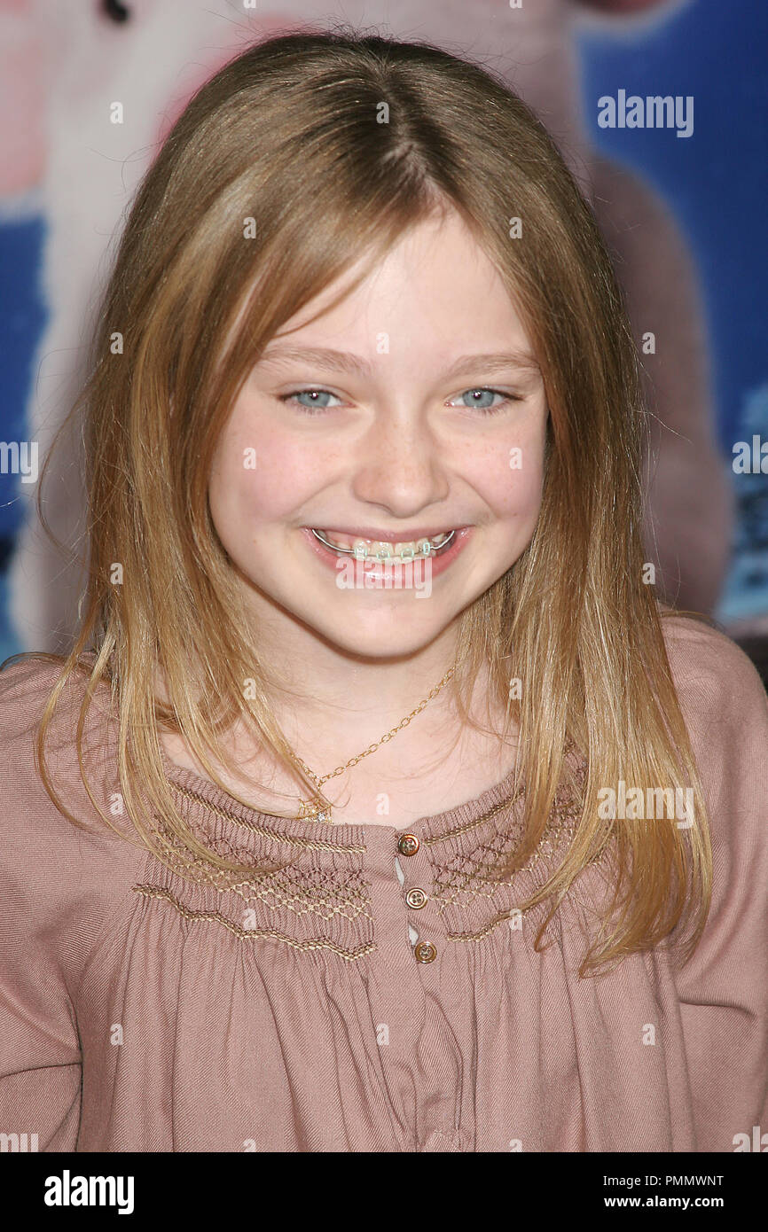 12/10/2006 Dakota Fanning Charlotte's Web @ Arclight, Hollywood photo ...