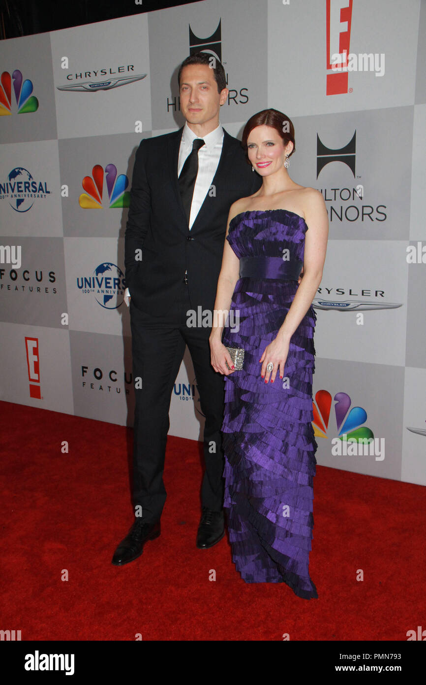 Sasha Roiz Married
