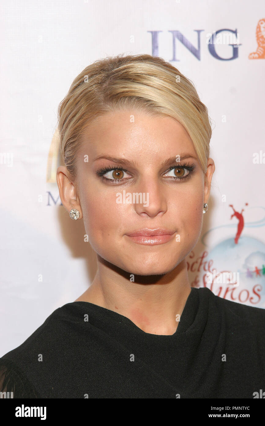 10/07/2006 Jessica Simpson CHILDREN HOSPITAL LOS ANGELES HONORS JOHNNY DEPP AT NOCHE DE NINOS GALA; JENNIFER LOPEZ PRESENTS @ Beverly Hilton Hotel, Beverly Hillsn  photo by Jun Matsuda / HNW/ Picturelux File Reference # 31298 009HNW  For Editorial Use Only -  All Rights Reserved Stock Photo