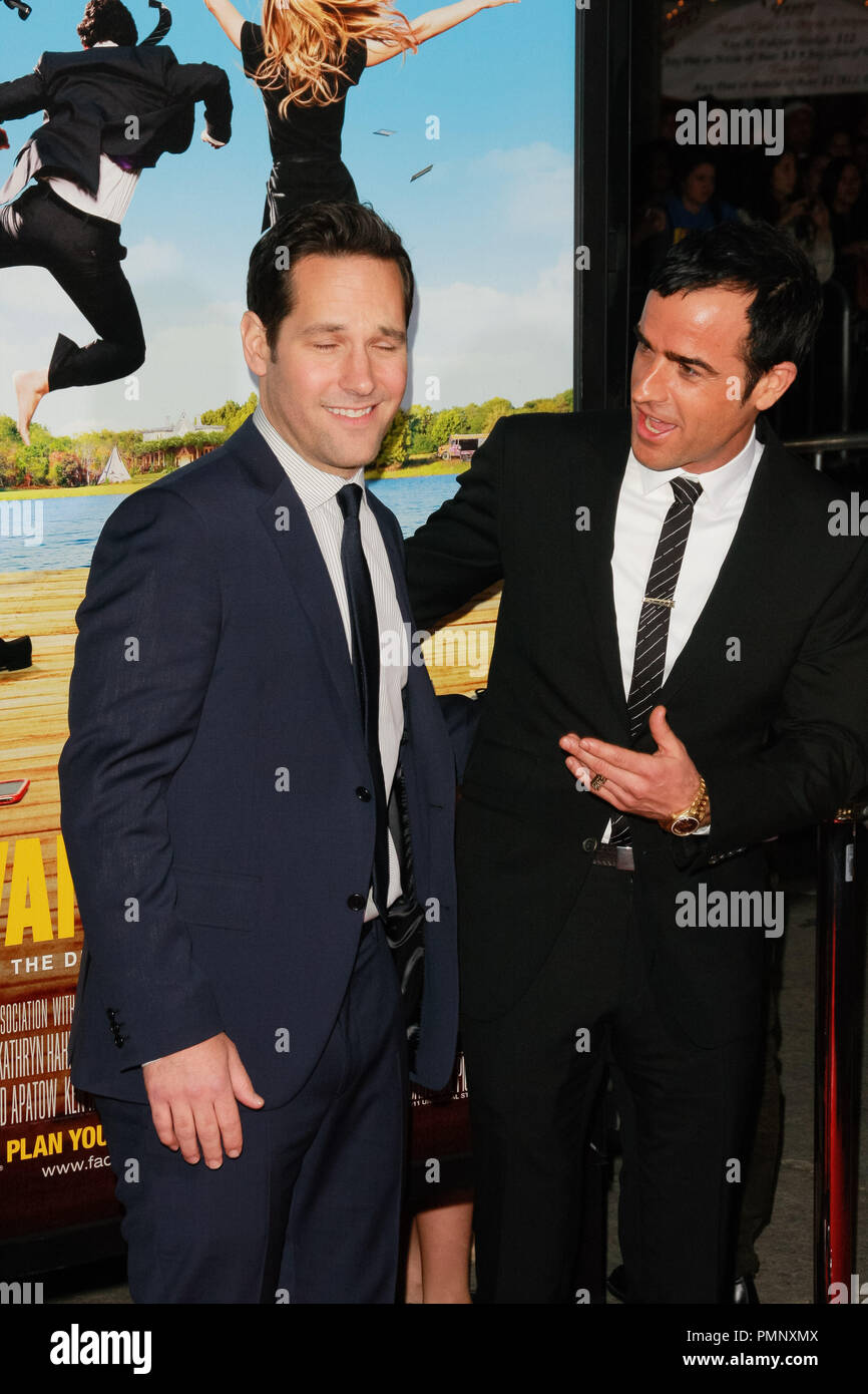 Paul rudd justin theroux wanderlust hi-res stock photography and images ...