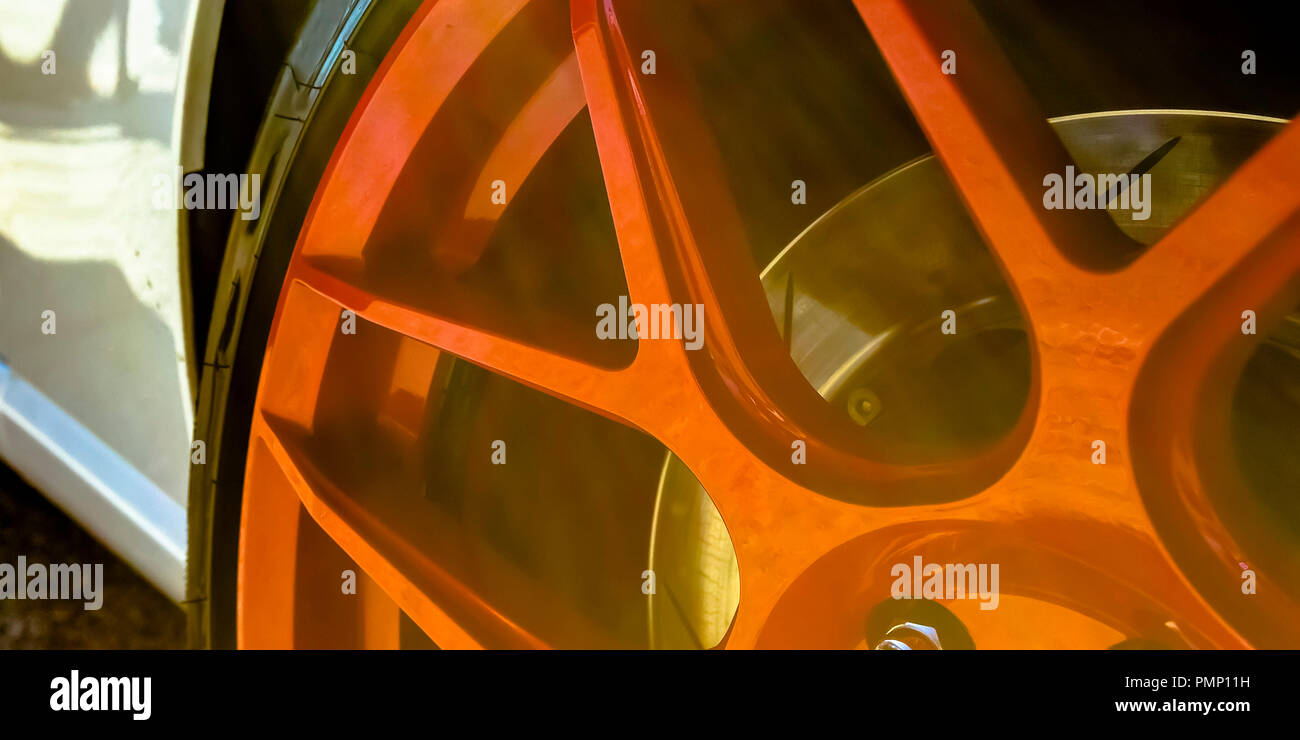 Reflective disk hi-res stock photography and images - Alamy